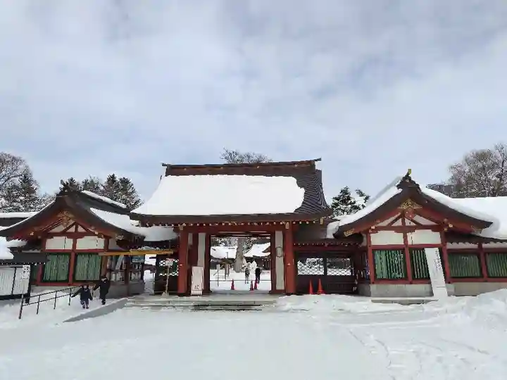 北海道護國神社の山門・神門