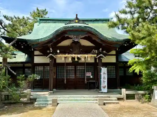 八幡神社の{uncategorized: "未分類", other: "その他", undefined: "問題あり", building: "その他建物", grave: "お墓", sacred_gate: "鳥居", guardian: "狛犬", statue: "像", buddha: "仏像", history: "歴史", nature: "自然", garden: "庭園", animal: "動物", pagoda: "塔", temizu: "手水舎", mountain_gate: "山門・神門", sanctuary: "本殿・本堂", subordinate: "末社・摂社", art: "芸術", scenery: "景色", jizo: "地蔵", ema: "絵馬", goshuin: "御朱印", omikuji: "おみくじ", items: "授与品その他", amulet: "お守り", goshuincho: "御朱印帳", eats: "食事", festival: "お祭り", votive_dance: "神楽", shichigosan: "七五三参", wedding: "結婚式", experience: "体験その他", initially: "初詣", around: "周辺", anti_infection: "感染症対策"}