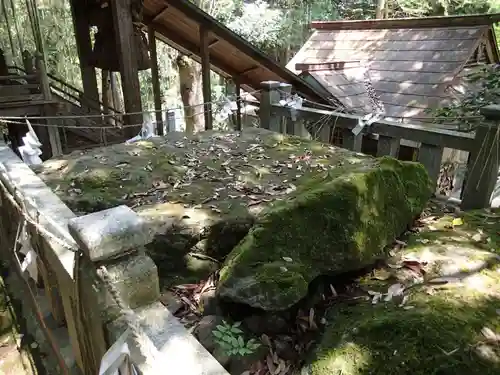 赤猪岩神社の建物その他