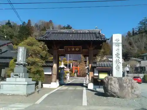 定林寺の山門