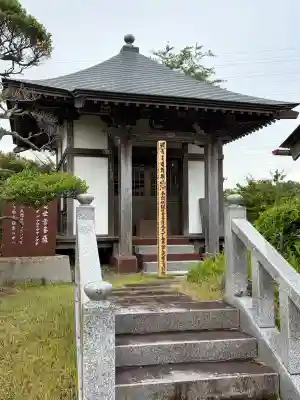 長泉寺の{uncategorized: "未分類", other: "その他", undefined: "問題あり", building: "その他建物", grave: "お墓", sacred_gate: "鳥居", guardian: "狛犬", statue: "像", buddha: "仏像", history: "歴史", nature: "自然", garden: "庭園", animal: "動物", pagoda: "塔", temizu: "手水舎", mountain_gate: "山門・神門", sanctuary: "本殿・本堂", subordinate: "末社・摂社", art: "芸術", scenery: "景色", jizo: "地蔵", ema: "絵馬", goshuin: "御朱印", omikuji: "おみくじ", items: "授与品その他", amulet: "お守り", goshuincho: "御朱印帳", eats: "食事", festival: "お祭り", votive_dance: "神楽", shichigosan: "七五三参", wedding: "結婚式", experience: "体験その他", initially: "初詣", around: "周辺", anti_infection: "感染症対策"}