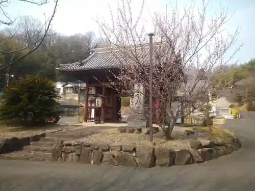 駕龍寺の山門