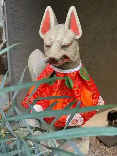 五十稲荷神社(栄寿稲荷神社)の{uncategorized: "未分類", other: "その他", undefined: "問題あり", building: "その他建物", grave: "お墓", sacred_gate: "鳥居", guardian: "狛犬", statue: "像", buddha: "仏像", history: "歴史", nature: "自然", garden: "庭園", animal: "動物", pagoda: "塔", temizu: "手水舎", mountain_gate: "山門・神門", sanctuary: "本殿・本堂", subordinate: "末社・摂社", art: "芸術", scenery: "景色", jizo: "地蔵", ema: "絵馬", goshuin: "御朱印", omikuji: "おみくじ", items: "授与品その他", amulet: "お守り", goshuincho: "御朱印帳", eats: "食事", festival: "お祭り", votive_dance: "神楽", shichigosan: "七五三参", wedding: "結婚式", experience: "体験その他", initially: "初詣", around: "周辺", anti_infection: "感染症対策"}
