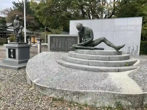 滋賀県護国神社の像