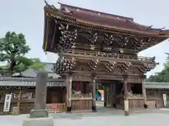 西新井大師総持寺の山門