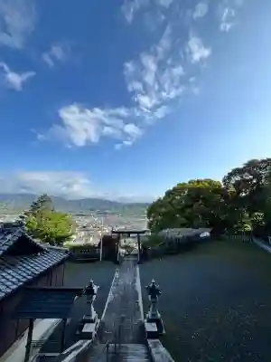 高野口八幡神社の{uncategorized: "未分類", other: "その他", undefined: "問題あり", building: "その他建物", grave: "お墓", sacred_gate: "鳥居", guardian: "狛犬", statue: "像", buddha: "仏像", history: "歴史", nature: "自然", garden: "庭園", animal: "動物", pagoda: "塔", temizu: "手水舎", mountain_gate: "山門・神門", sanctuary: "本殿・本堂", subordinate: "末社・摂社", art: "芸術", scenery: "景色", jizo: "地蔵", ema: "絵馬", goshuin: "御朱印", omikuji: "おみくじ", items: "授与品その他", amulet: "お守り", goshuincho: "御朱印帳", eats: "食事", festival: "お祭り", votive_dance: "神楽", shichigosan: "七五三参", wedding: "結婚式", experience: "体験その他", initially: "初詣", around: "周辺", anti_infection: "感染症対策"}