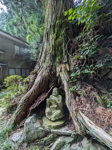 東堂山 満福寺（昭和羅漢）の像