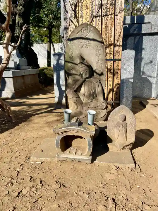 本立寺の{uncategorized: "未分類", other: "その他", undefined: "問題あり", building: "その他建物", grave: "お墓", sacred_gate: "鳥居", guardian: "狛犬", statue: "像", buddha: "仏像", history: "歴史", nature: "自然", garden: "庭園", animal: "動物", pagoda: "塔", temizu: "手水舎", mountain_gate: "山門・神門", sanctuary: "本殿・本堂", subordinate: "末社・摂社", art: "芸術", scenery: "景色", jizo: "地蔵", ema: "絵馬", goshuin: "御朱印", omikuji: "おみくじ", items: "授与品その他", amulet: "お守り", goshuincho: "御朱印帳", eats: "食事", festival: "お祭り", votive_dance: "神楽", shichigosan: "七五三参", wedding: "結婚式", experience: "体験その他", initially: "初詣", around: "周辺", anti_infection: "感染症対策"}