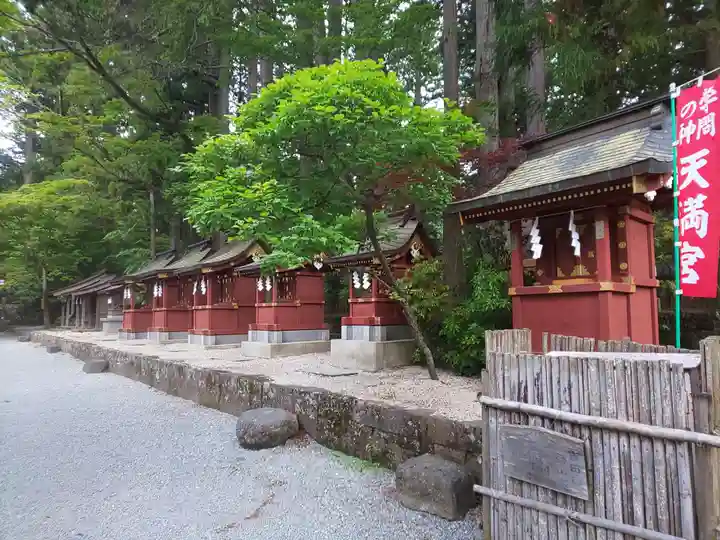 北口本宮冨士浅間神社の末社・摂社