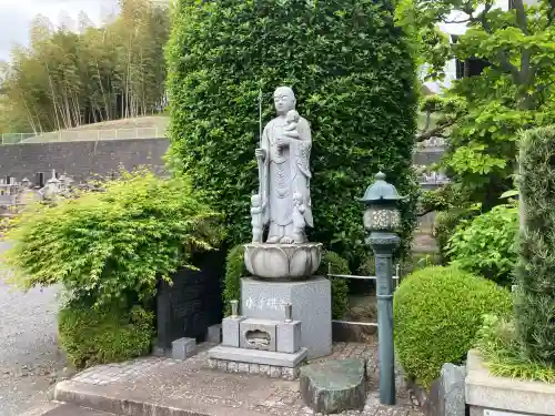 長泉寺の{uncategorized: "未分類", other: "その他", undefined: "問題あり", building: "その他建物", grave: "お墓", sacred_gate: "鳥居", guardian: "狛犬", statue: "像", buddha: "仏像", history: "歴史", nature: "自然", garden: "庭園", animal: "動物", pagoda: "塔", temizu: "手水舎", mountain_gate: "山門・神門", sanctuary: "本殿・本堂", subordinate: "末社・摂社", art: "芸術", scenery: "景色", jizo: "地蔵", ema: "絵馬", goshuin: "御朱印", omikuji: "おみくじ", items: "授与品その他", amulet: "お守り", goshuincho: "御朱印帳", eats: "食事", festival: "お祭り", votive_dance: "神楽", shichigosan: "七五三参", wedding: "結婚式", experience: "体験その他", initially: "初詣", around: "周辺", anti_infection: "感染症対策"}