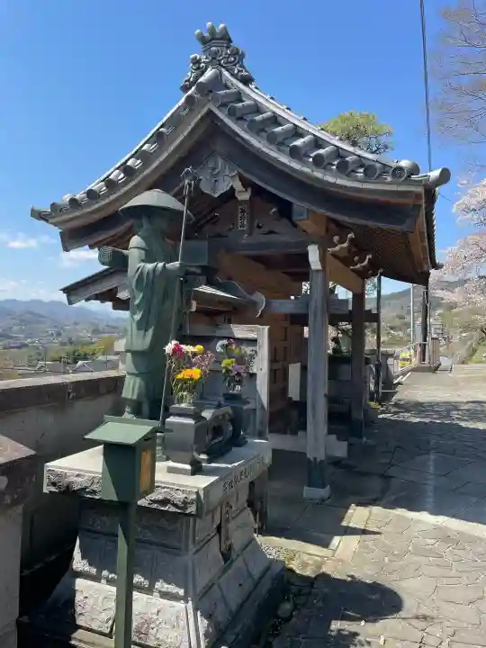 慈眼寺の{uncategorized: "未分類", other: "その他", undefined: "問題あり", building: "その他建物", grave: "お墓", sacred_gate: "鳥居", guardian: "狛犬", statue: "像", buddha: "仏像", history: "歴史", nature: "自然", garden: "庭園", animal: "動物", pagoda: "塔", temizu: "手水舎", mountain_gate: "山門・神門", sanctuary: "本殿・本堂", subordinate: "末社・摂社", art: "芸術", scenery: "景色", jizo: "地蔵", ema: "絵馬", goshuin: "御朱印", omikuji: "おみくじ", items: "授与品その他", amulet: "お守り", goshuincho: "御朱印帳", eats: "食事", festival: "お祭り", votive_dance: "神楽", shichigosan: "七五三参", wedding: "結婚式", experience: "体験その他", initially: "初詣", around: "周辺", anti_infection: "感染症対策"}