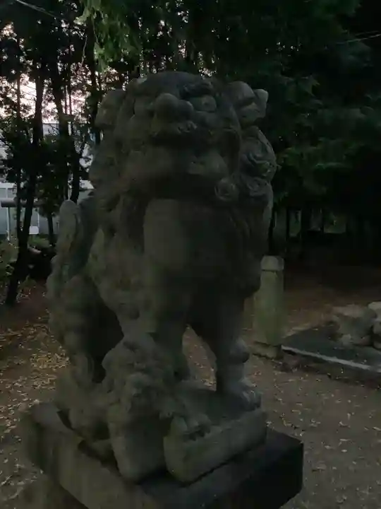 六所社(如意申町)の狛犬