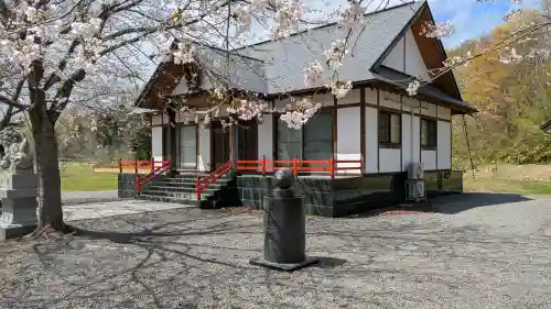 明和神社の{uncategorized: "未分類", other: "その他", undefined: "問題あり", building: "その他建物", grave: "お墓", sacred_gate: "鳥居", guardian: "狛犬", statue: "像", buddha: "仏像", history: "歴史", nature: "自然", garden: "庭園", animal: "動物", pagoda: "塔", temizu: "手水舎", mountain_gate: "山門・神門", sanctuary: "本殿・本堂", subordinate: "末社・摂社", art: "芸術", scenery: "景色", jizo: "地蔵", ema: "絵馬", goshuin: "御朱印", omikuji: "おみくじ", items: "授与品その他", amulet: "お守り", goshuincho: "御朱印帳", eats: "食事", festival: "お祭り", votive_dance: "神楽", shichigosan: "七五三参", wedding: "結婚式", experience: "体験その他", initially: "初詣", around: "周辺", anti_infection: "感染症対策"}