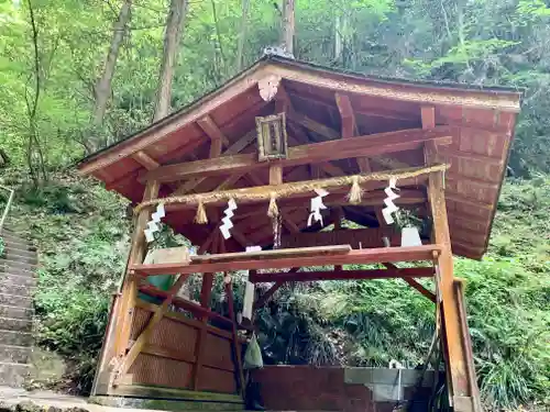 龍鎮神社の本殿