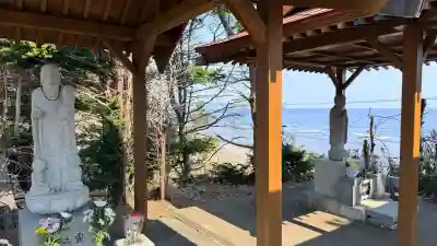 御宮野地蔵尊の{uncategorized: "未分類", other: "その他", undefined: "問題あり", building: "その他建物", grave: "お墓", sacred_gate: "鳥居", guardian: "狛犬", statue: "像", buddha: "仏像", history: "歴史", nature: "自然", garden: "庭園", animal: "動物", pagoda: "塔", temizu: "手水舎", mountain_gate: "山門・神門", sanctuary: "本殿・本堂", subordinate: "末社・摂社", art: "芸術", scenery: "景色", jizo: "地蔵", ema: "絵馬", goshuin: "御朱印", omikuji: "おみくじ", items: "授与品その他", amulet: "お守り", goshuincho: "御朱印帳", eats: "食事", festival: "お祭り", votive_dance: "神楽", shichigosan: "七五三参", wedding: "結婚式", experience: "体験その他", initially: "初詣", around: "周辺", anti_infection: "感染症対策"}