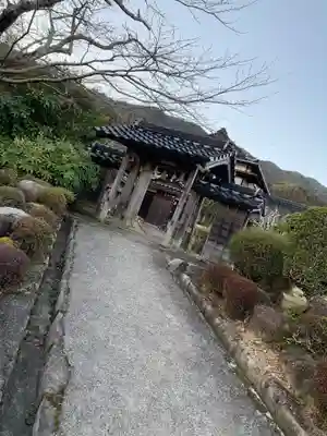 鰐鳴八幡宮の山門・神門
