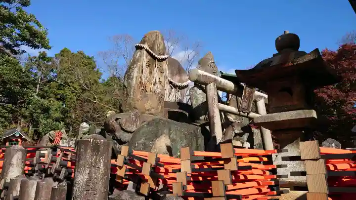伏見稲荷大社の{uncategorized: "未分類", other: "その他", undefined: "問題あり", building: "その他建物", grave: "お墓", sacred_gate: "鳥居", guardian: "狛犬", statue: "像", buddha: "仏像", history: "歴史", nature: "自然", garden: "庭園", animal: "動物", pagoda: "塔", temizu: "手水舎", mountain_gate: "山門・神門", sanctuary: "本殿・本堂", subordinate: "末社・摂社", art: "芸術", scenery: "景色", jizo: "地蔵", ema: "絵馬", goshuin: "御朱印", omikuji: "おみくじ", items: "授与品その他", amulet: "お守り", goshuincho: "御朱印帳", eats: "食事", festival: "お祭り", votive_dance: "神楽", shichigosan: "七五三参", wedding: "結婚式", experience: "体験その他", initially: "初詣", around: "周辺", anti_infection: "感染症対策"}