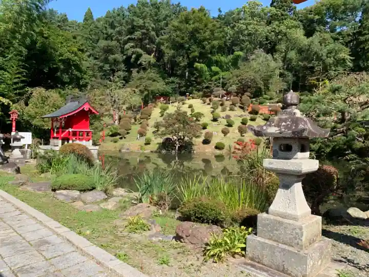 榊山稲荷神社の庭園