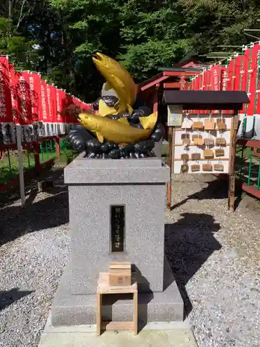 日光二荒山神社中宮祠の像