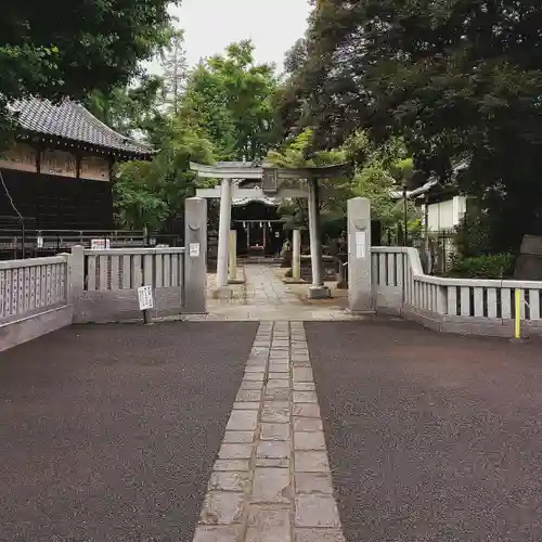 三囲神社の鳥居