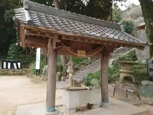 白山神社の手水舎