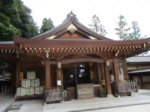 高麗神社の本殿・本堂