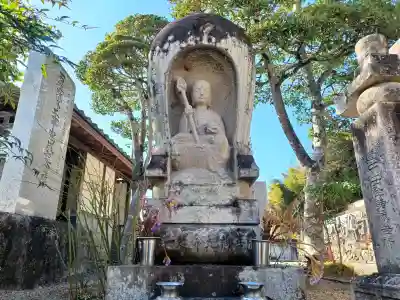 瀧泉寺の{uncategorized: "未分類", other: "その他", undefined: "問題あり", building: "その他建物", grave: "お墓", sacred_gate: "鳥居", guardian: "狛犬", statue: "像", buddha: "仏像", history: "歴史", nature: "自然", garden: "庭園", animal: "動物", pagoda: "塔", temizu: "手水舎", mountain_gate: "山門・神門", sanctuary: "本殿・本堂", subordinate: "末社・摂社", art: "芸術", scenery: "景色", jizo: "地蔵", ema: "絵馬", goshuin: "御朱印", omikuji: "おみくじ", items: "授与品その他", amulet: "お守り", goshuincho: "御朱印帳", eats: "食事", festival: "お祭り", votive_dance: "神楽", shichigosan: "七五三参", wedding: "結婚式", experience: "体験その他", initially: "初詣", around: "周辺", anti_infection: "感染症対策"}