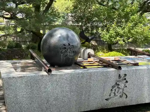 熊野本宮大社の{uncategorized: "未分類", other: "その他", undefined: "問題あり", building: "その他建物", grave: "お墓", sacred_gate: "鳥居", guardian: "狛犬", statue: "像", buddha: "仏像", history: "歴史", nature: "自然", garden: "庭園", animal: "動物", pagoda: "塔", temizu: "手水舎", mountain_gate: "山門・神門", sanctuary: "本殿・本堂", subordinate: "末社・摂社", art: "芸術", scenery: "景色", jizo: "地蔵", ema: "絵馬", goshuin: "御朱印", omikuji: "おみくじ", items: "授与品その他", amulet: "お守り", goshuincho: "御朱印帳", eats: "食事", festival: "お祭り", votive_dance: "神楽", shichigosan: "七五三参", wedding: "結婚式", experience: "体験その他", initially: "初詣", around: "周辺", anti_infection: "感染症対策"}