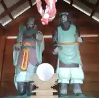 信濃神社の像