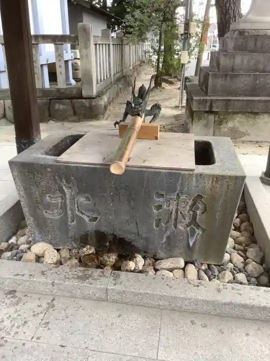 堤治神社の手水舎