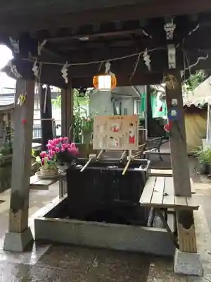 太子堂八幡神社の手水舎