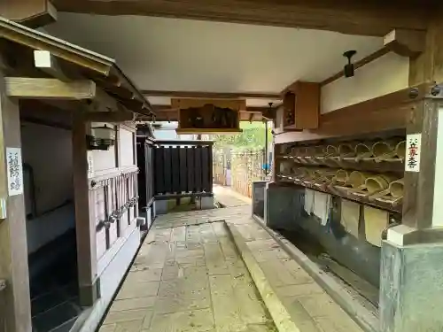 全龍寺の{uncategorized: "未分類", other: "その他", undefined: "問題あり", building: "その他建物", grave: "お墓", sacred_gate: "鳥居", guardian: "狛犬", statue: "像", buddha: "仏像", history: "歴史", nature: "自然", garden: "庭園", animal: "動物", pagoda: "塔", temizu: "手水舎", mountain_gate: "山門・神門", sanctuary: "本殿・本堂", subordinate: "末社・摂社", art: "芸術", scenery: "景色", jizo: "地蔵", ema: "絵馬", goshuin: "御朱印", omikuji: "おみくじ", items: "授与品その他", amulet: "お守り", goshuincho: "御朱印帳", eats: "食事", festival: "お祭り", votive_dance: "神楽", shichigosan: "七五三参", wedding: "結婚式", experience: "体験その他", initially: "初詣", around: "周辺", anti_infection: "感染症対策"}
