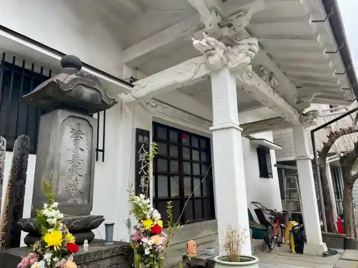 本光寺の{uncategorized: "未分類", other: "その他", undefined: "問題あり", building: "その他建物", grave: "お墓", sacred_gate: "鳥居", guardian: "狛犬", statue: "像", buddha: "仏像", history: "歴史", nature: "自然", garden: "庭園", animal: "動物", pagoda: "塔", temizu: "手水舎", mountain_gate: "山門・神門", sanctuary: "本殿・本堂", subordinate: "末社・摂社", art: "芸術", scenery: "景色", jizo: "地蔵", ema: "絵馬", goshuin: "御朱印", omikuji: "おみくじ", items: "授与品その他", amulet: "お守り", goshuincho: "御朱印帳", eats: "食事", festival: "お祭り", votive_dance: "神楽", shichigosan: "七五三参", wedding: "結婚式", experience: "体験その他", initially: "初詣", around: "周辺", anti_infection: "感染症対策"}