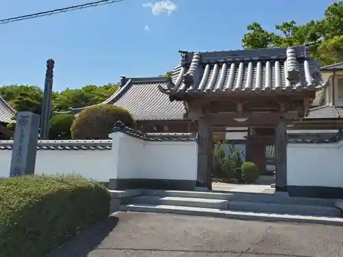 勝明寺の山門