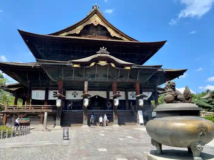 善光寺の本殿・本堂