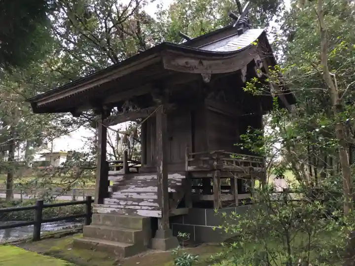 都萬神社の末社・摂社