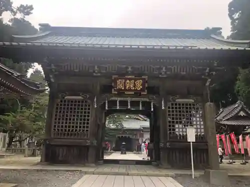 久遠寺の山門