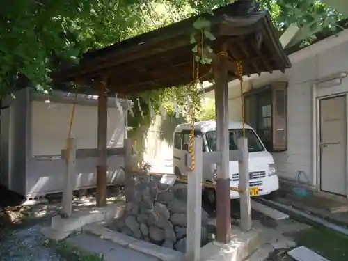 雷神社の手水舎
