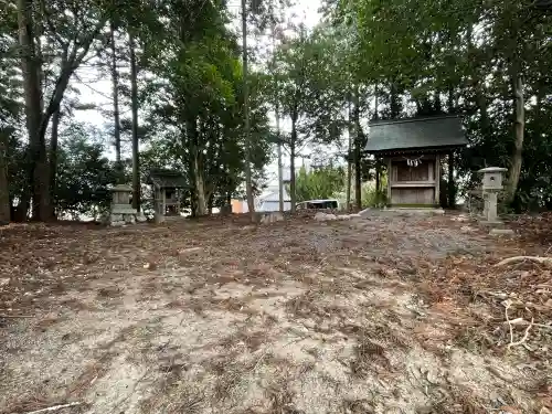 十二神社の{uncategorized: "未分類", other: "その他", undefined: "問題あり", building: "その他建物", grave: "お墓", sacred_gate: "鳥居", guardian: "狛犬", statue: "像", buddha: "仏像", history: "歴史", nature: "自然", garden: "庭園", animal: "動物", pagoda: "塔", temizu: "手水舎", mountain_gate: "山門・神門", sanctuary: "本殿・本堂", subordinate: "末社・摂社", art: "芸術", scenery: "景色", jizo: "地蔵", ema: "絵馬", goshuin: "御朱印", omikuji: "おみくじ", items: "授与品その他", amulet: "お守り", goshuincho: "御朱印帳", eats: "食事", festival: "お祭り", votive_dance: "神楽", shichigosan: "七五三参", wedding: "結婚式", experience: "体験その他", initially: "初詣", around: "周辺", anti_infection: "感染症対策"}