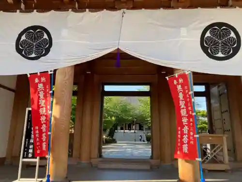 伝通院の山門・神門
