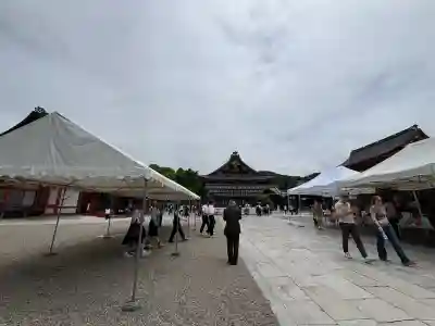 八坂神社(祇園さん)の{uncategorized: "未分類", other: "その他", undefined: "問題あり", building: "その他建物", grave: "お墓", sacred_gate: "鳥居", guardian: "狛犬", statue: "像", buddha: "仏像", history: "歴史", nature: "自然", garden: "庭園", animal: "動物", pagoda: "塔", temizu: "手水舎", mountain_gate: "山門・神門", sanctuary: "本殿・本堂", subordinate: "末社・摂社", art: "芸術", scenery: "景色", jizo: "地蔵", ema: "絵馬", goshuin: "御朱印", omikuji: "おみくじ", items: "授与品その他", amulet: "お守り", goshuincho: "御朱印帳", eats: "食事", festival: "お祭り", votive_dance: "神楽", shichigosan: "七五三参", wedding: "結婚式", experience: "体験その他", initially: "初詣", around: "周辺", anti_infection: "感染症対策"}