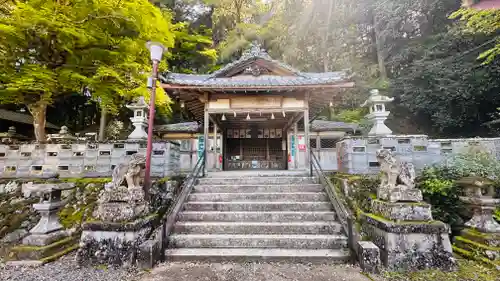 能満神社の本殿