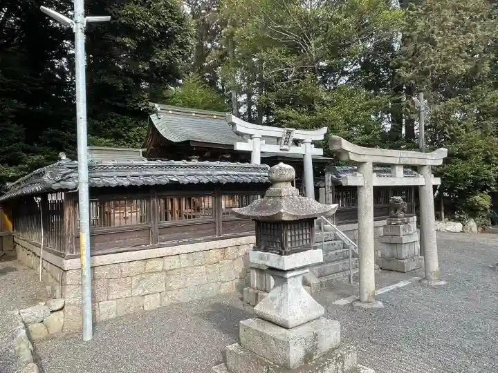 八幡神社(水口町新城)の{uncategorized: "未分類", other: "その他", undefined: "問題あり", building: "その他建物", grave: "お墓", sacred_gate: "鳥居", guardian: "狛犬", statue: "像", buddha: "仏像", history: "歴史", nature: "自然", garden: "庭園", animal: "動物", pagoda: "塔", temizu: "手水舎", mountain_gate: "山門・神門", sanctuary: "本殿・本堂", subordinate: "末社・摂社", art: "芸術", scenery: "景色", jizo: "地蔵", ema: "絵馬", goshuin: "御朱印", omikuji: "おみくじ", items: "授与品その他", amulet: "お守り", goshuincho: "御朱印帳", eats: "食事", festival: "お祭り", votive_dance: "神楽", shichigosan: "七五三参", wedding: "結婚式", experience: "体験その他", initially: "初詣", around: "周辺", anti_infection: "感染症対策"}
