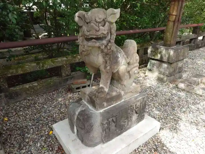 溝旗神社(肇國神社)の狛犬