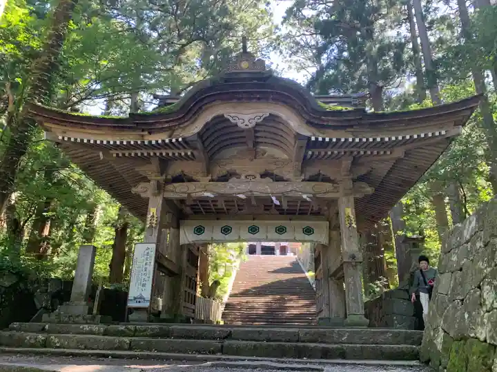 大神山神社奥宮の山門・神門