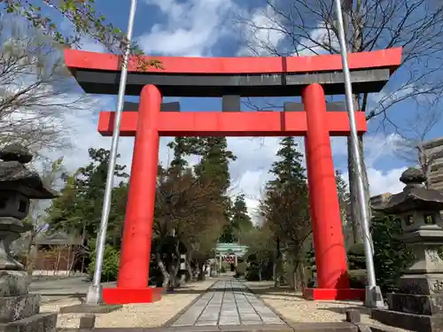 新橋浅間神社の鳥居