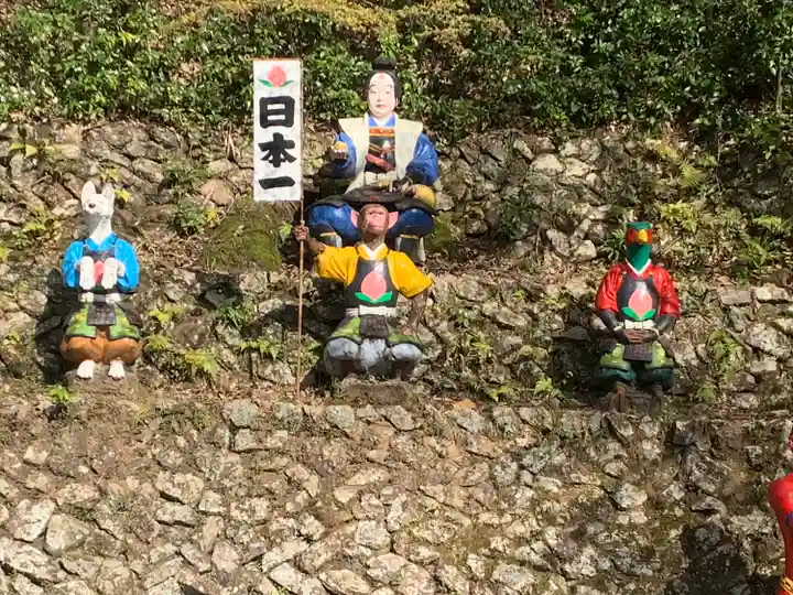 桃太郎神社(栗栖)の像
