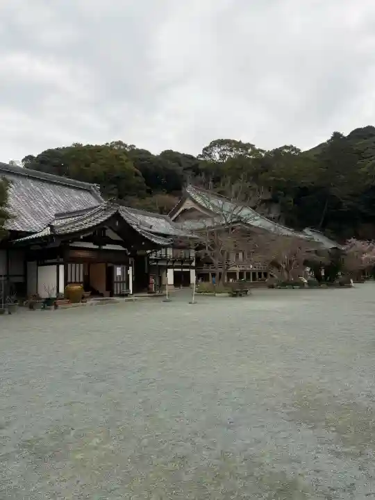 鎮國寺の{uncategorized: "未分類", other: "その他", undefined: "問題あり", building: "その他建物", grave: "お墓", sacred_gate: "鳥居", guardian: "狛犬", statue: "像", buddha: "仏像", history: "歴史", nature: "自然", garden: "庭園", animal: "動物", pagoda: "塔", temizu: "手水舎", mountain_gate: "山門・神門", sanctuary: "本殿・本堂", subordinate: "末社・摂社", art: "芸術", scenery: "景色", jizo: "地蔵", ema: "絵馬", goshuin: "御朱印", omikuji: "おみくじ", items: "授与品その他", amulet: "お守り", goshuincho: "御朱印帳", eats: "食事", festival: "お祭り", votive_dance: "神楽", shichigosan: "七五三参", wedding: "結婚式", experience: "体験その他", initially: "初詣", around: "周辺", anti_infection: "感染症対策"}