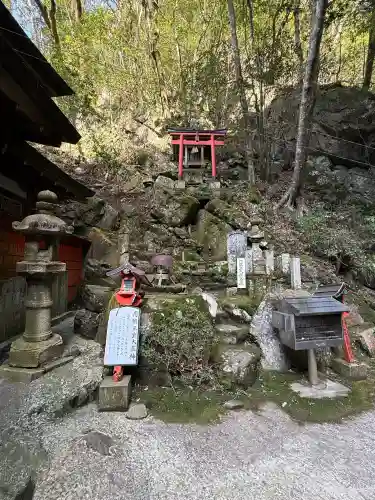 大本山七宝瀧寺の{uncategorized: "未分類", other: "その他", undefined: "問題あり", building: "その他建物", grave: "お墓", sacred_gate: "鳥居", guardian: "狛犬", statue: "像", buddha: "仏像", history: "歴史", nature: "自然", garden: "庭園", animal: "動物", pagoda: "塔", temizu: "手水舎", mountain_gate: "山門・神門", sanctuary: "本殿・本堂", subordinate: "末社・摂社", art: "芸術", scenery: "景色", jizo: "地蔵", ema: "絵馬", goshuin: "御朱印", omikuji: "おみくじ", items: "授与品その他", amulet: "お守り", goshuincho: "御朱印帳", eats: "食事", festival: "お祭り", votive_dance: "神楽", shichigosan: "七五三参", wedding: "結婚式", experience: "体験その他", initially: "初詣", around: "周辺", anti_infection: "感染症対策"}