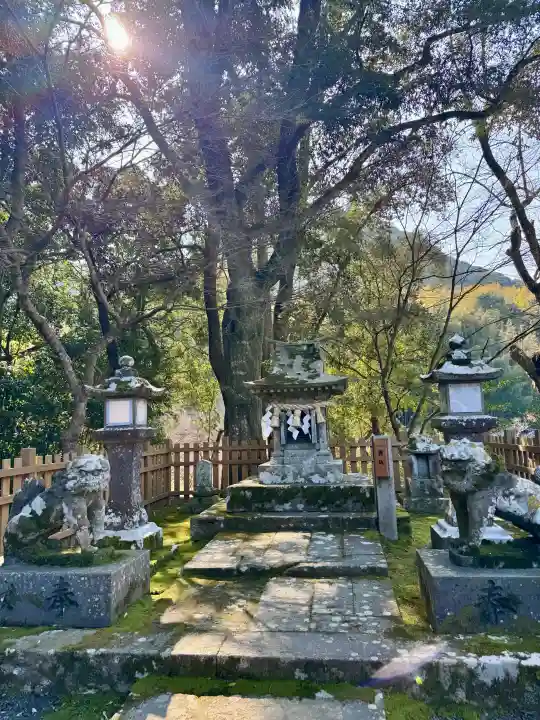 武雄神社の{uncategorized: "未分類", other: "その他", undefined: "問題あり", building: "その他建物", grave: "お墓", sacred_gate: "鳥居", guardian: "狛犬", statue: "像", buddha: "仏像", history: "歴史", nature: "自然", garden: "庭園", animal: "動物", pagoda: "塔", temizu: "手水舎", mountain_gate: "山門・神門", sanctuary: "本殿・本堂", subordinate: "末社・摂社", art: "芸術", scenery: "景色", jizo: "地蔵", ema: "絵馬", goshuin: "御朱印", omikuji: "おみくじ", items: "授与品その他", amulet: "お守り", goshuincho: "御朱印帳", eats: "食事", festival: "お祭り", votive_dance: "神楽", shichigosan: "七五三参", wedding: "結婚式", experience: "体験その他", initially: "初詣", around: "周辺", anti_infection: "感染症対策"}